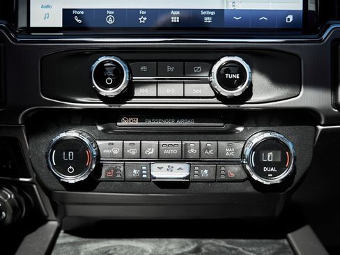 Used 2022 Ford F450 Limited w/ FX4 Off-Road Package AWD/4WD image 94
