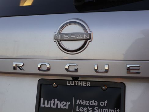 Used 2022 Nissan Rogue SL image 18