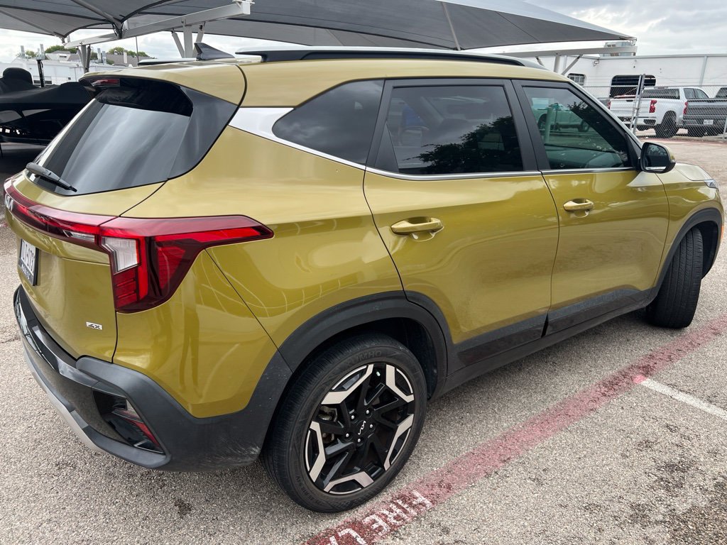 Used 2024 Kia Seltos SX w/ SX Sunroof Package AWD/4WD image 3