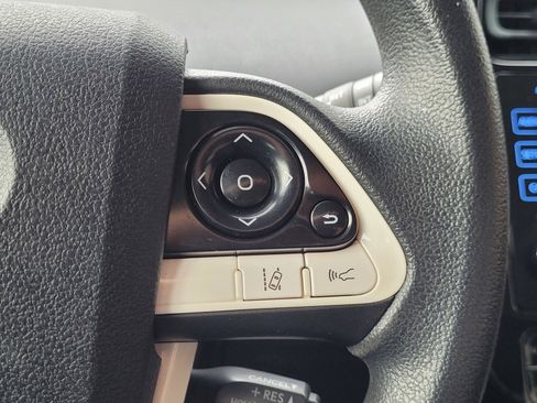 Used 2017 Toyota Prius Two image 20