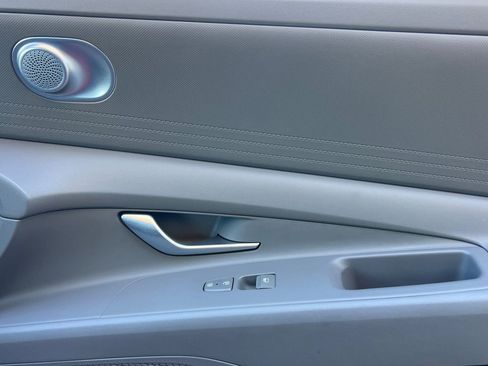 Used 2023 Hyundai Elantra SEL w/ Cargo Package image 19