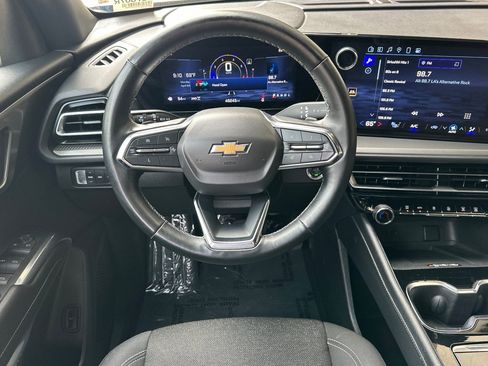 Used 2024 Chevrolet Traverse LT image 17