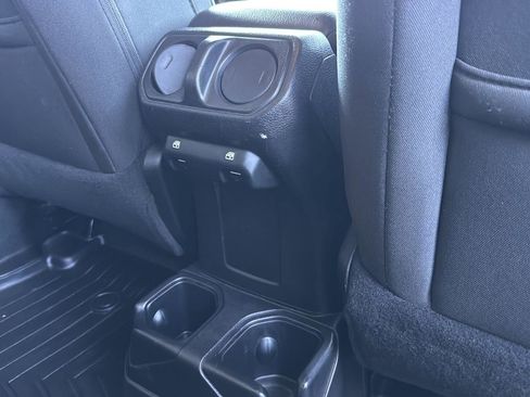 Used 2018 Jeep Wrangler Unlimited Sport S image 28