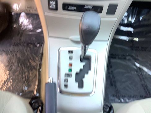 Used 2013 Toyota Corolla LE FWD image 36
