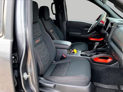 Used 2022 Nissan Frontier Pro-X RWD image 11
