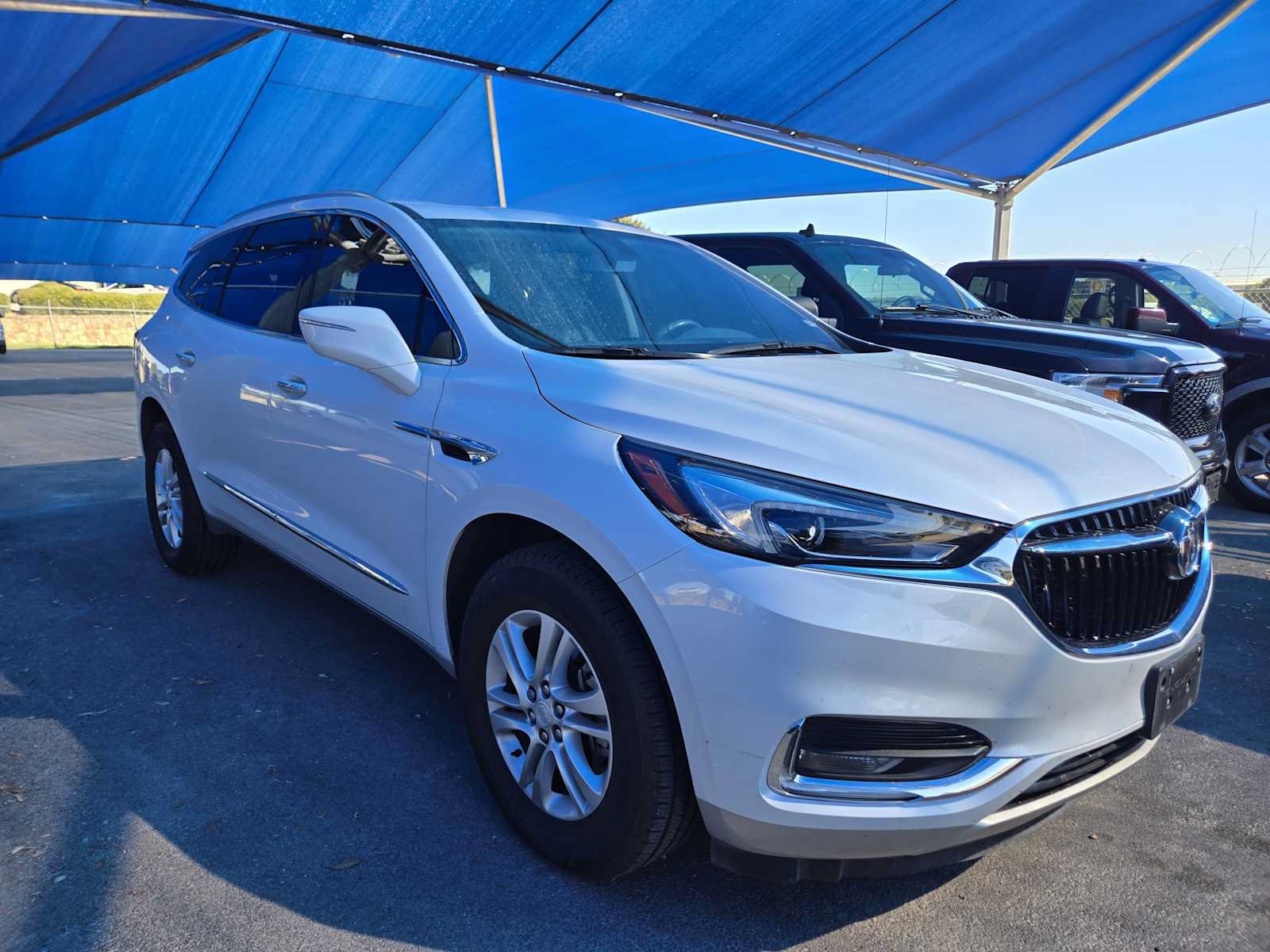 Used 2020 Buick Enclave Essence w/ Sound and Sites Package FWD image 2