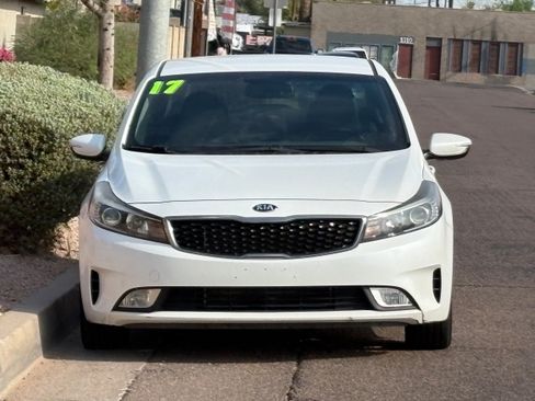 Used 2017 Kia Forte EX FWD image 2