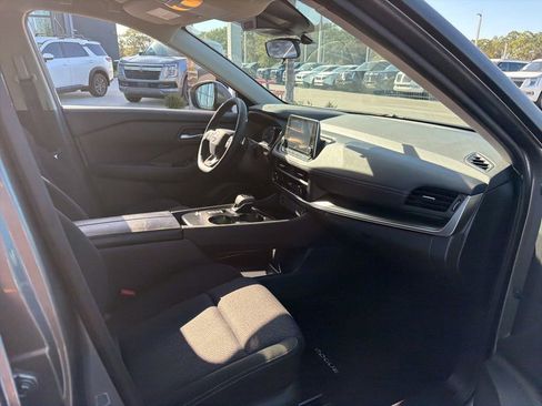 Certified 2025 Nissan Rogue SV image 8