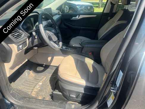 Used 2022 Ford Escape SEL w/ Technology Package FWD image 9