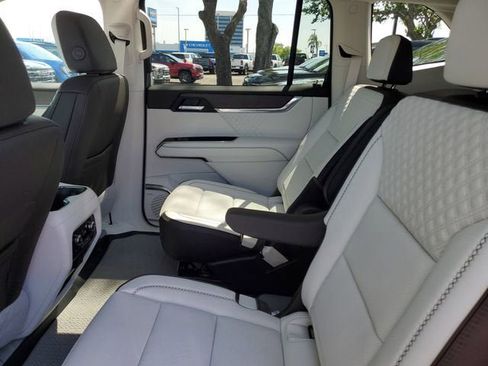 New 2026 GMC Acadia Denali w/ Super Cruise Package FWD image 11