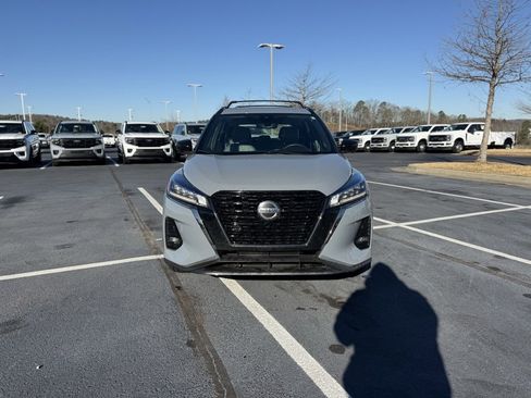 Used 2021 Nissan Kicks SR w/ SR Premium Package image 2