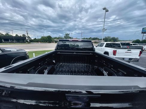 Used 2025 Chevrolet Silverado 1500 LT RWD image 25