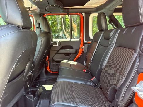 Used 2019 Jeep Wrangler Unlimited Sahara AWD/4WD image 11