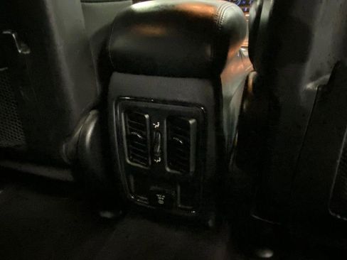 Used 2017 Jeep Grand Cherokee Altitude image 37