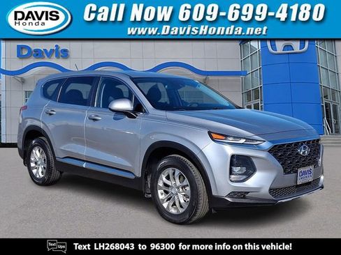 Used 2020 Hyundai Santa Fe SE image 1