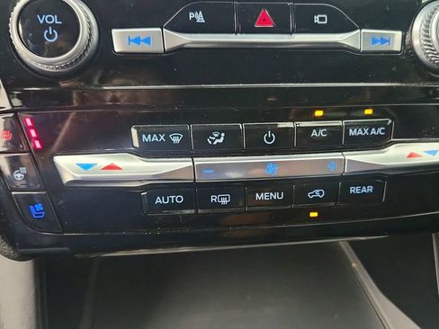 Used 2022 Ford Explorer Limited w/ Equipment Group 301A RWD image 21