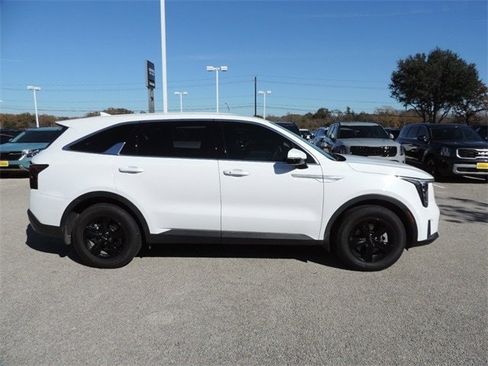 Used 2026 Kia Sorento LX image 4