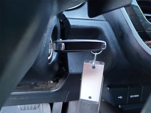 Used 2022 Toyota Camry SE image 18