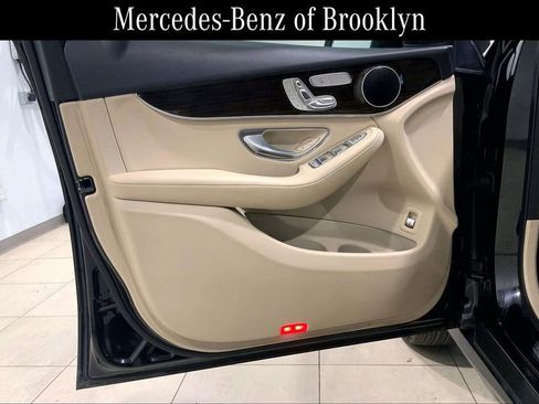 Used 2019 Mercedes-Benz GLC 300 4MATIC image 21