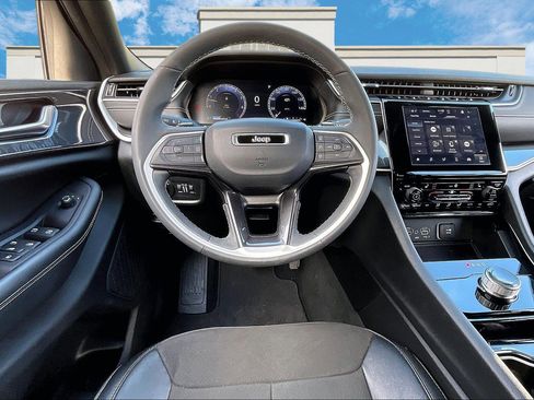 Certified 2023 Jeep Grand Cherokee Altitude image 5