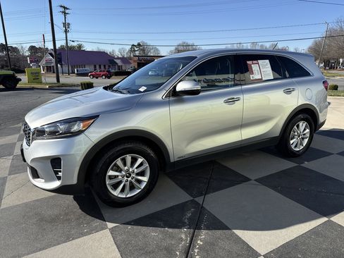 Used 2019 Kia Sorento AWD V6 image 5