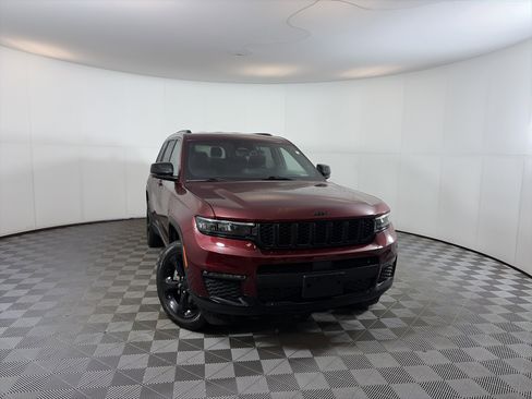 Used 2025 Jeep Grand Cherokee L Limited w/ Black Appearance Package image 1