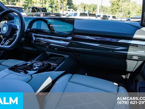 Used 2025 BMW i5 eDrive40i w/ M Sport Package image 24