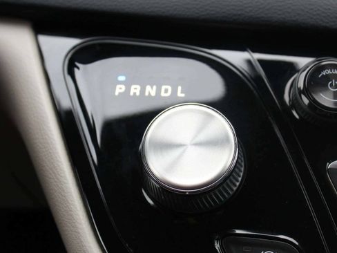 Used 2020 Chrysler Pacifica Touring-L FWD image 24