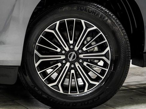 Used 2025 Nissan Armada Platinum image 3