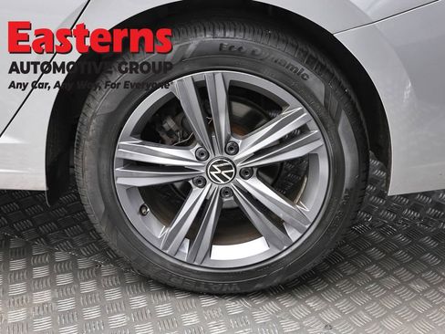 Used 2024 Volkswagen Jetta SE FWD image 8