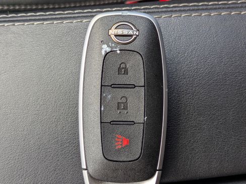 Used 2025 Nissan Rogue S image 35