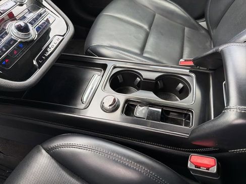 Used 2021 Lincoln Corsair AWD image 20