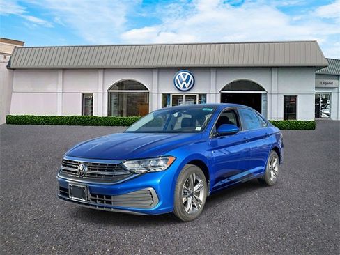 Used 2023 Volkswagen Jetta SE w/ Panoramic Sunroof Package image 1