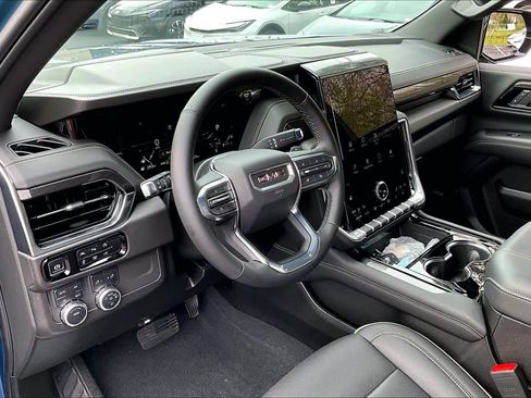 Used 2025 GMC Yukon Elevation image 15