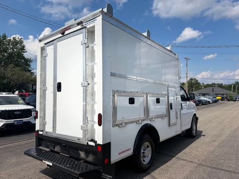 Used 2025 Chevrolet Express 3500 w/ Power Convenience Package RWD image 7