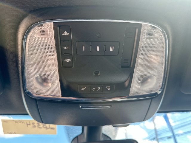 Used 2020 Jeep Grand Cherokee Limited w/ Premium Lighting Group AWD/4WD image 48