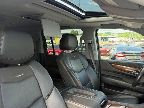 Used 2018 Cadillac Escalade ESV Premium Luxury AWD/4WD image 36