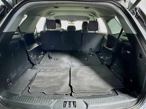 Used 2023 Ford Explorer XLT AWD/4WD image 23
