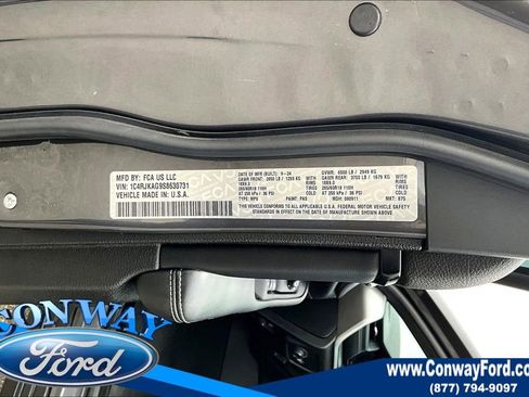 Used 2025 Jeep Grand Cherokee L Laredo w/ Luxury Tech Group I image 21