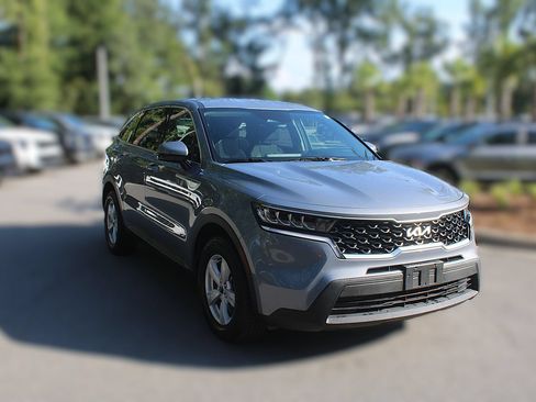 Certified 2023 Kia Sorento LX FWD image 16