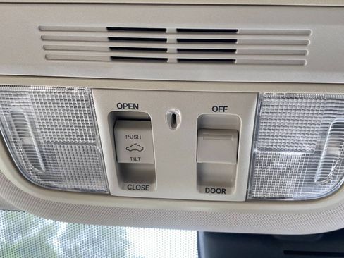 Used 2018 Honda Accord EX image 33