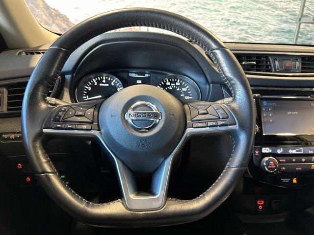 Used 2017 Nissan Rogue SV w/ SV Premium Package AWD/4WD image 11