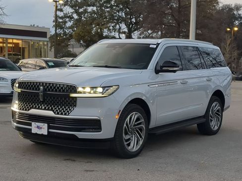 New 2026 Lincoln Navigator Premiere AWD/4WD image 7