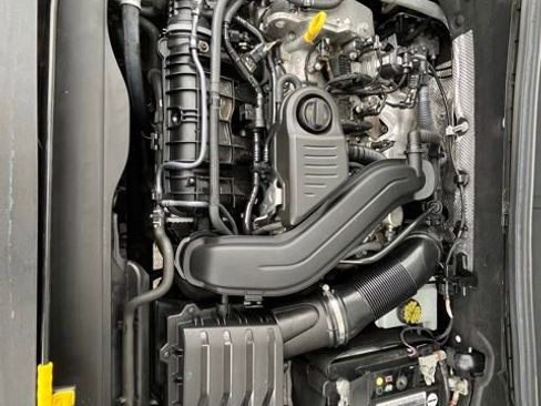 Used 2022 Volkswagen Taos SEL image 33