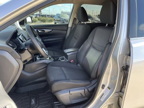 Certified 2018 Nissan Rogue S image 9