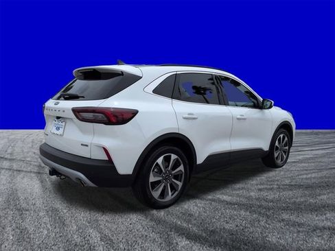 Certified 2025 Ford Escape Platinum w/ Class II Trailer Tow Package AWD/4WD image 4