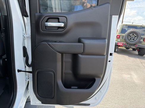 Used 2021 Chevrolet Silverado 1500 Custom RWD image 17