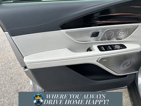 New 2026 Lincoln Nautilus Reserve image 10