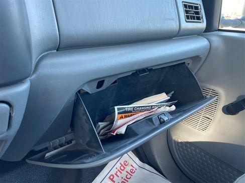 Used 2004 Ford F250 XL image 40