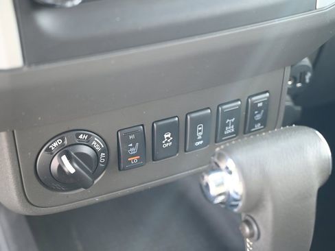Used 2019 Nissan Frontier PRO-4X image 29